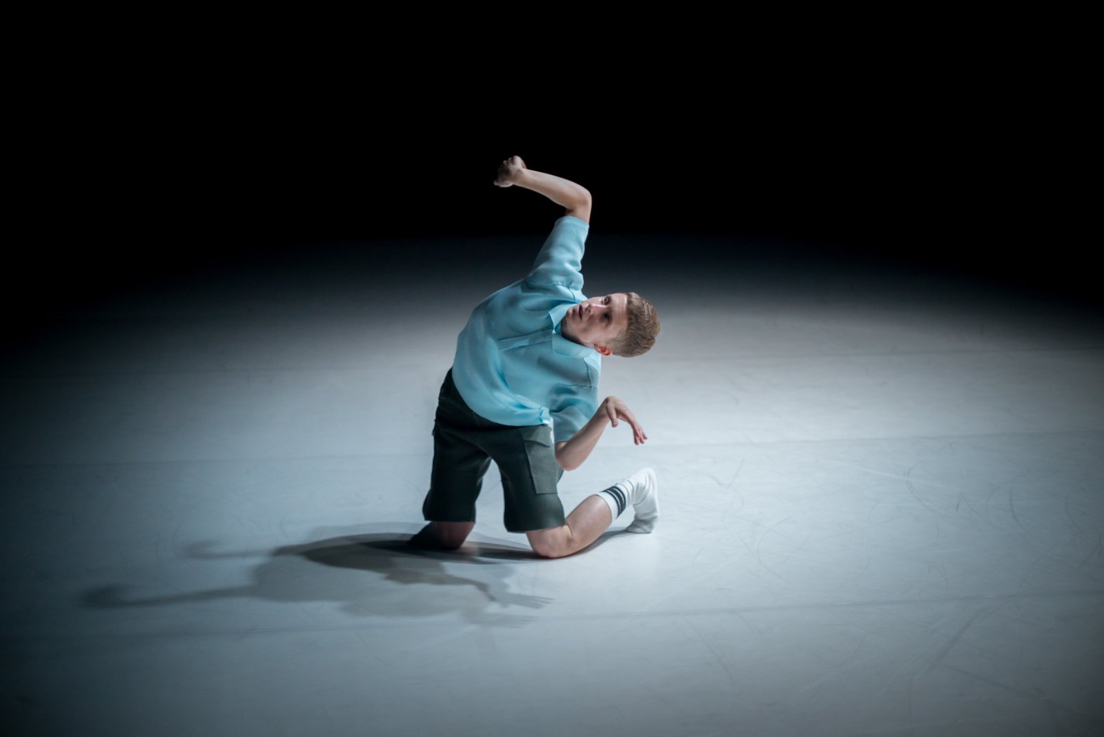 Alexandre — scénographie et lumière : Florian Leduc. Mise en scène : Pol Pi, 2018. Photo 3 sur 8.