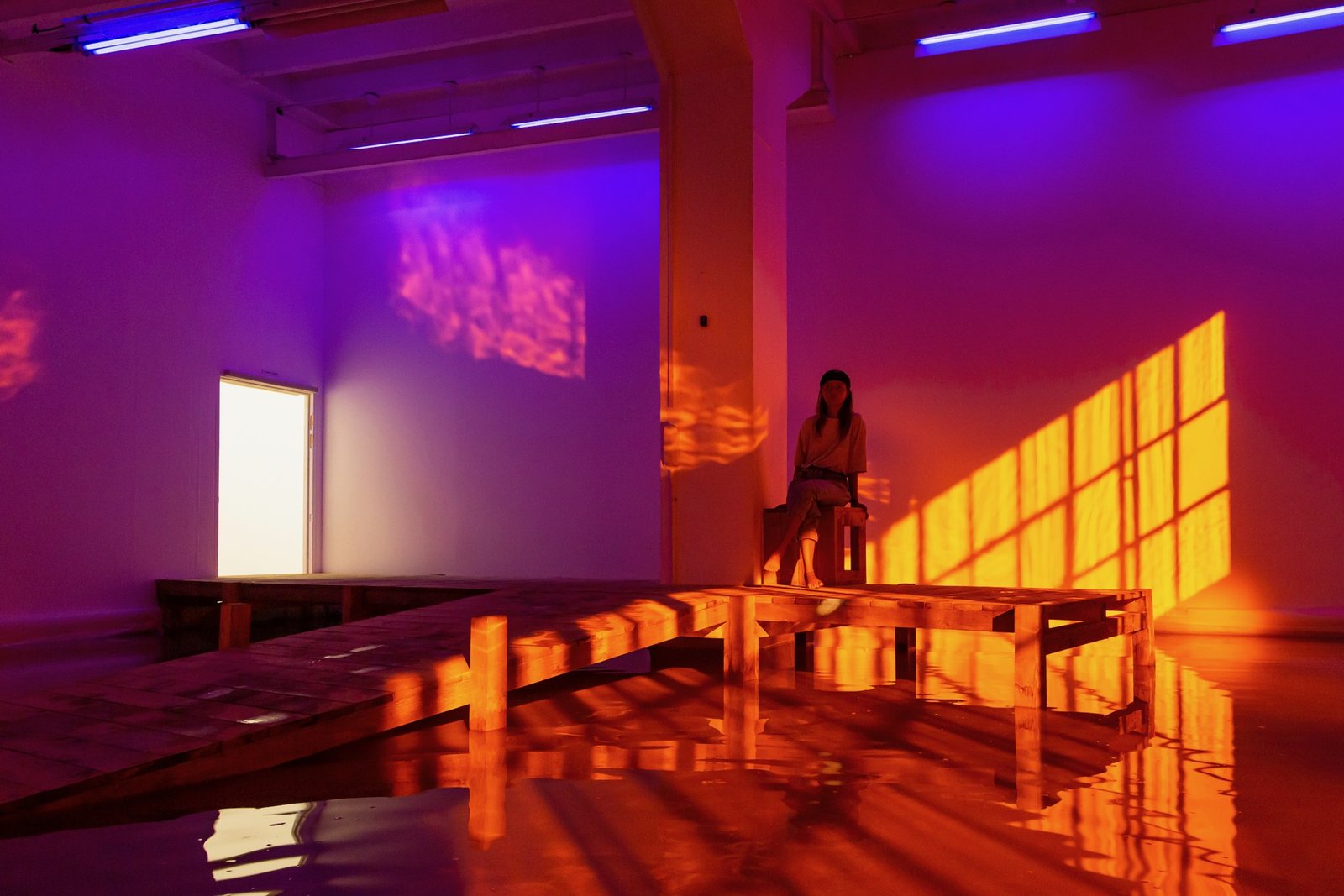 Aussitôt mort — scénographie et lumière : Florian Leduc. Mise en scène : Rémi Dufay, 2022. Photo 3 sur 11.