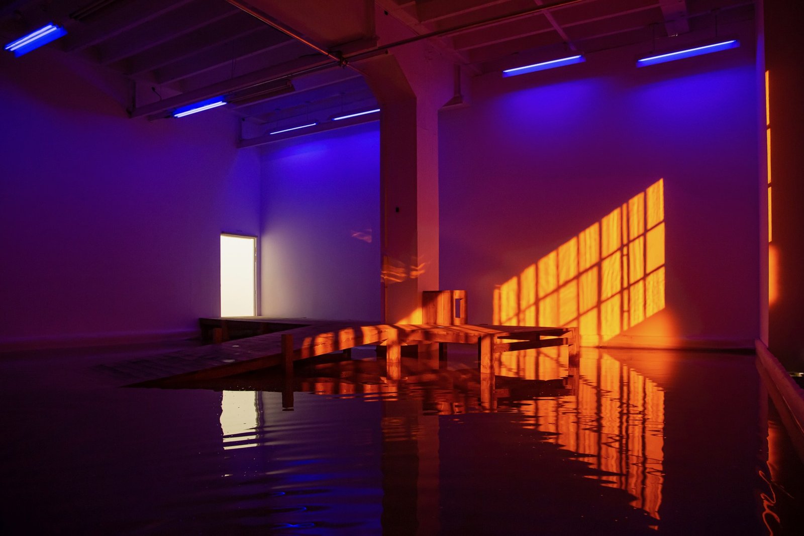 Aussitôt mort — scénographie et lumière : Florian Leduc. Mise en scène : Rémi Dufay, 2022. Photo 4 sur 11.
