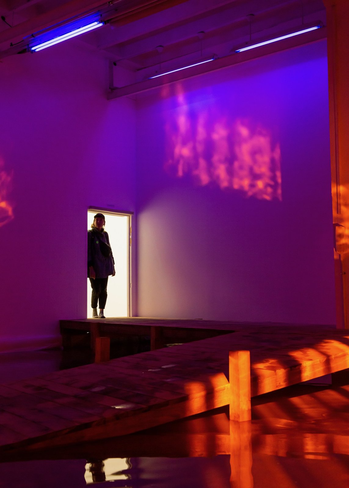 Aussitôt mort — scénographie et lumière : Florian Leduc. Mise en scène : Rémi Dufay, 2022. Photo 7 sur 11.