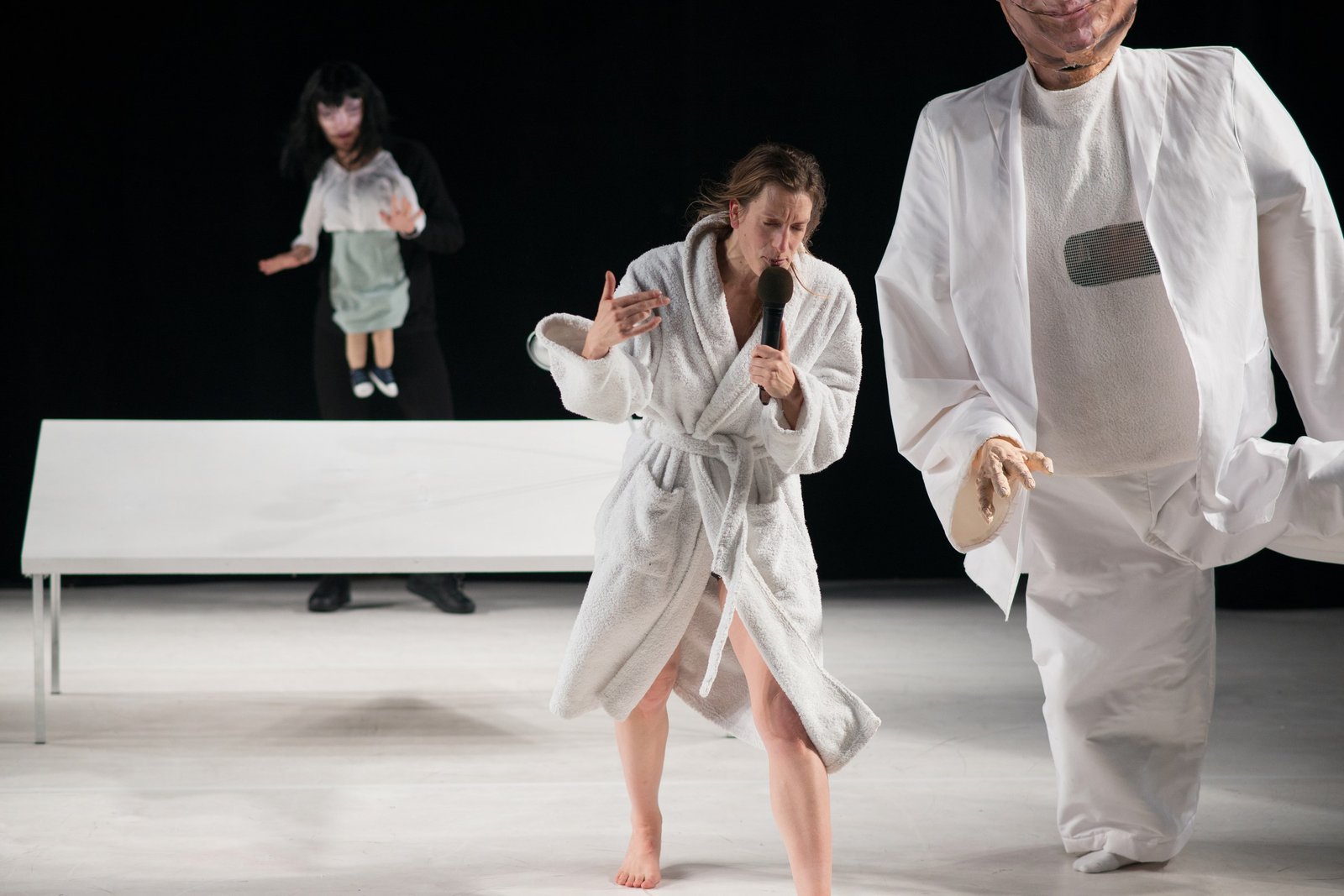 Cécile — scénographie et lumière : Florian Leduc. Mise en scène : Marion Duval, 2019. Photo 3 sur 3.