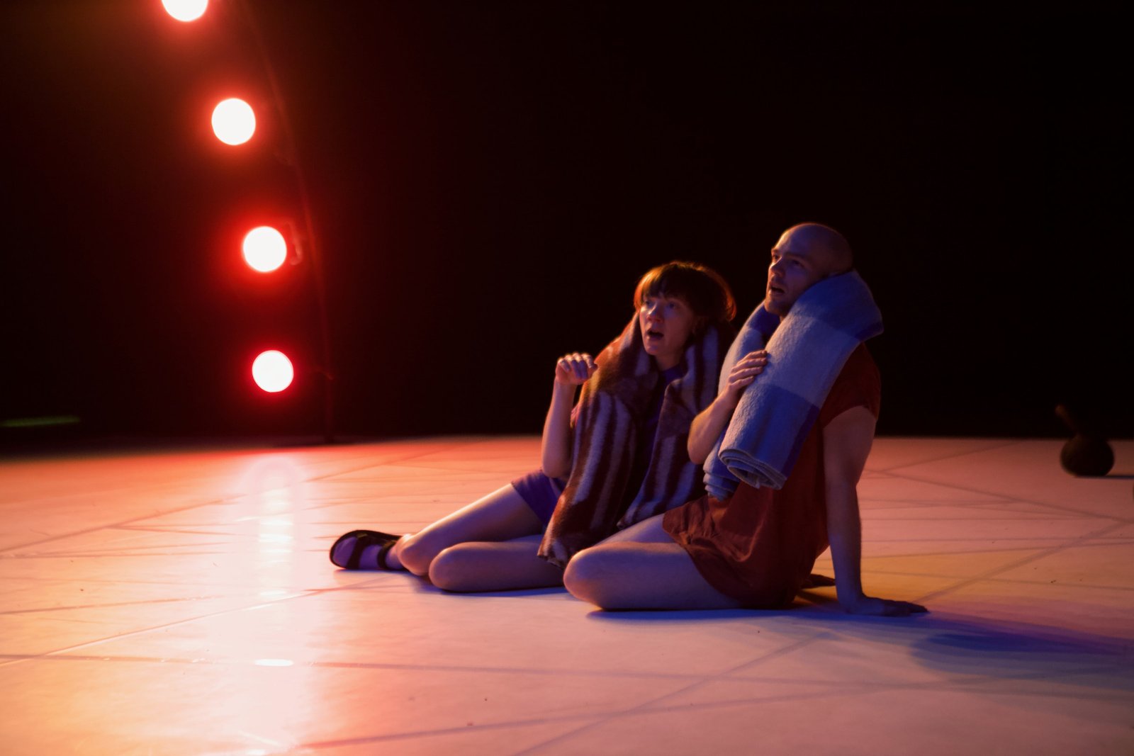 Champ Constant — set & lighting design by Florian Leduc, directed by Céline Cartillier, 2019, photo 2 of 4