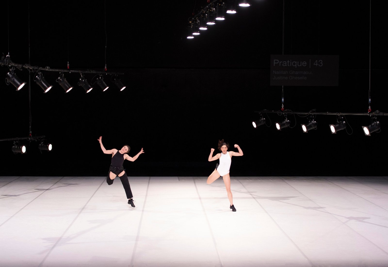 Détours — scénographie et lumière : Florian Leduc. Mise en scène : Lenio Kaklea, 2019. Photo 3 sur 5.