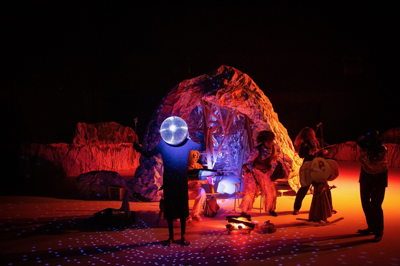 Farwest — lumière : Florian Leduc. Mise en scène : Aurélien Patouillard, 2021. Photo 1 sur 6.