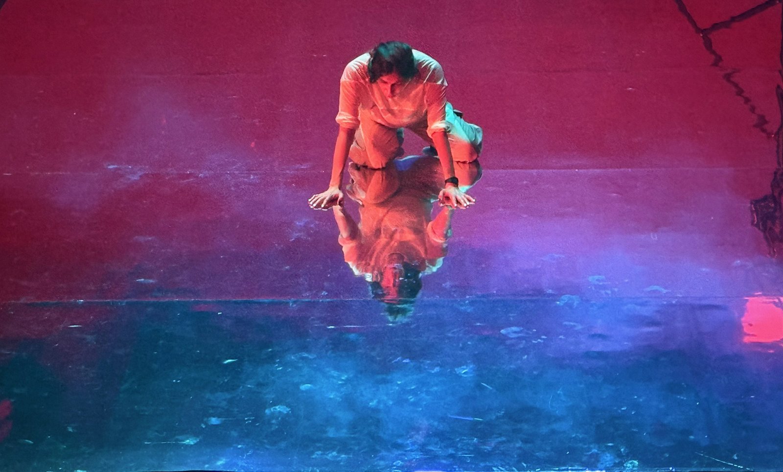 Grand Miroir — set & lighting design by Florian Leduc, directed by Claire Dessimoz, 2023, photo 2 of 2