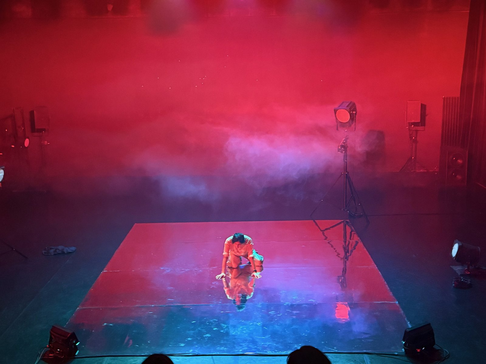 Grand Miroir — set & lighting design by Florian Leduc, directed by Claire Dessimoz, 2023, photo 1 of 2