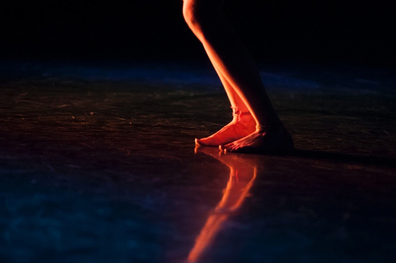 I wanna dance with somebody — lumière : Florian Leduc. Mise en scène : Charlotte Nagel, 2014. Photo 6 sur 6.