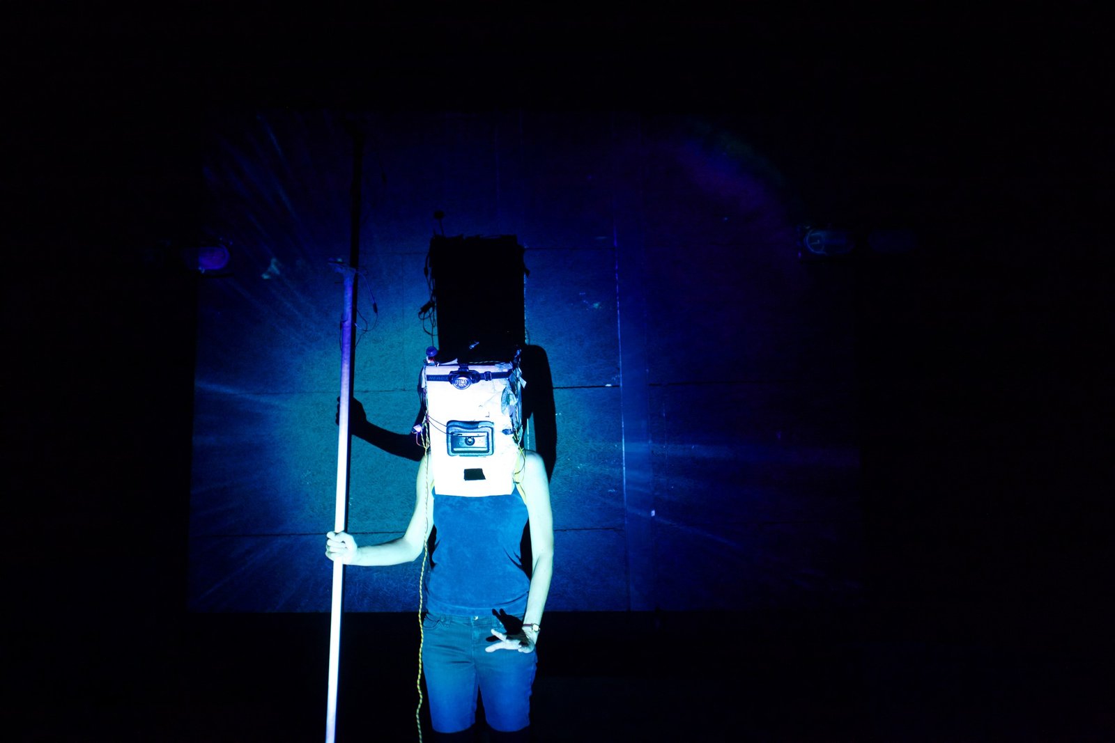 I've never done this before — lumière : Florian Leduc. Mise en scène : Giuseppe Chico · Barbara Matijević, 2015. Photo 2 sur 3.