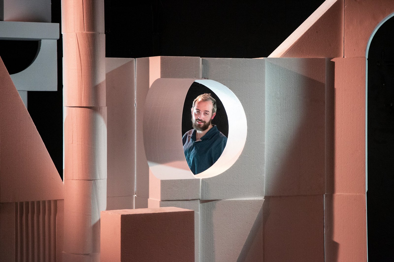 L'Apocalypse — Episode 1 — set & lighting design by Florian Leduc, directed by Louis Bonard, 2022, photo 5 of 7