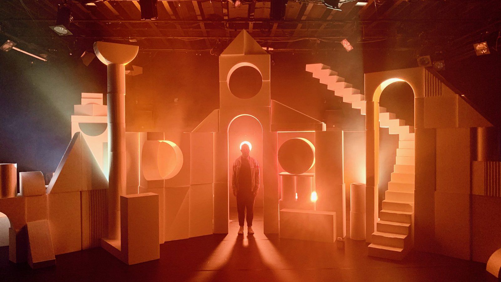 L'Apocalypse — Episode 1 — set & lighting design by Florian Leduc, directed by Louis Bonard, 2022, photo 1 of 7