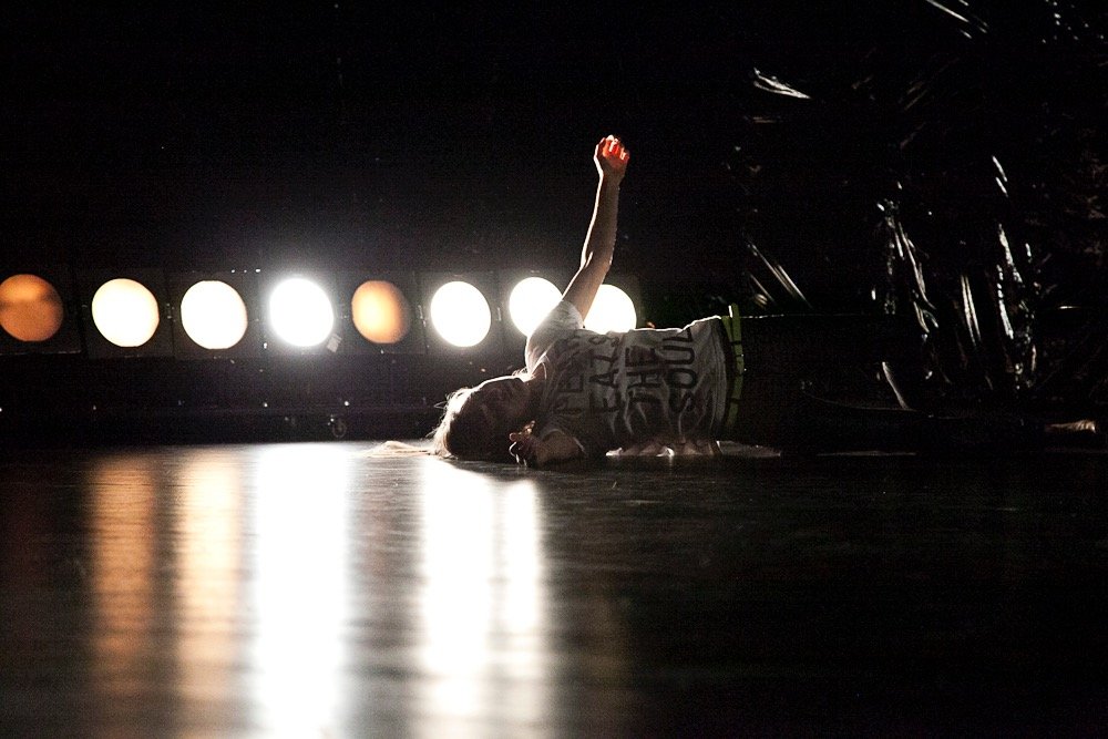 Last Plays — scénographie et lumière : Florian Leduc. Mise en scène : Lucie Eidenbenz, 2014. Photo 3 sur 5.