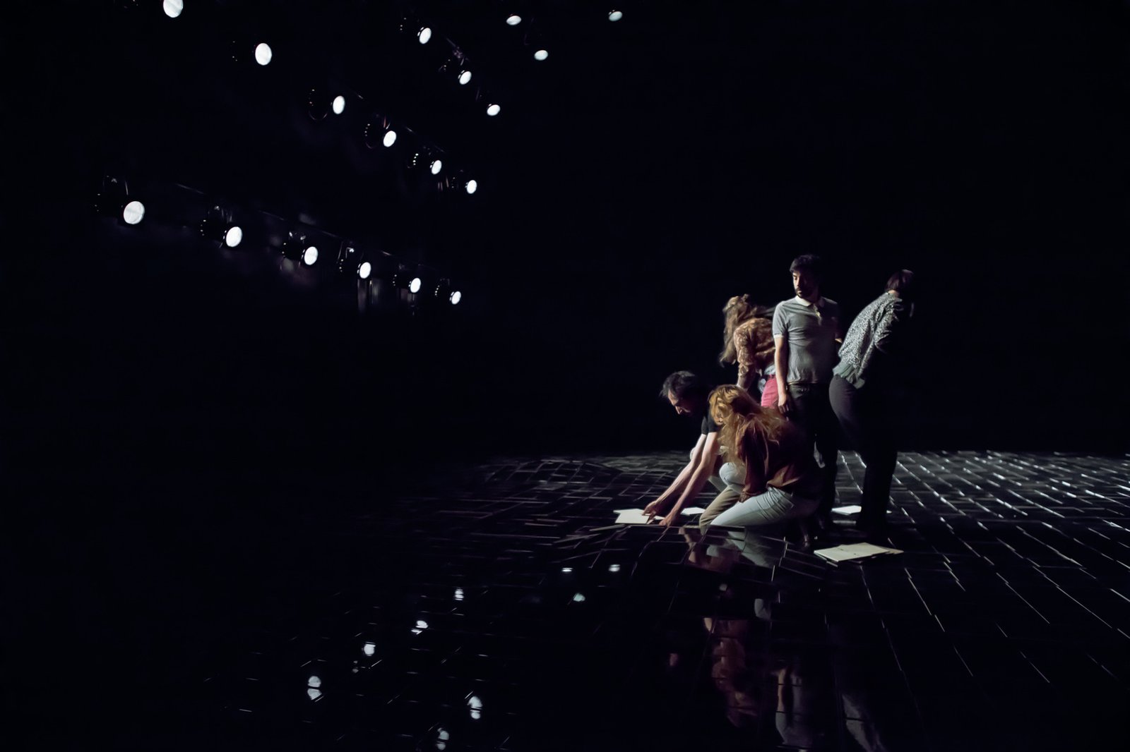 Place — scénographie et lumière : Florian Leduc. Mise en scène : Adina Secretan, 2016. Photo 2 sur 8.