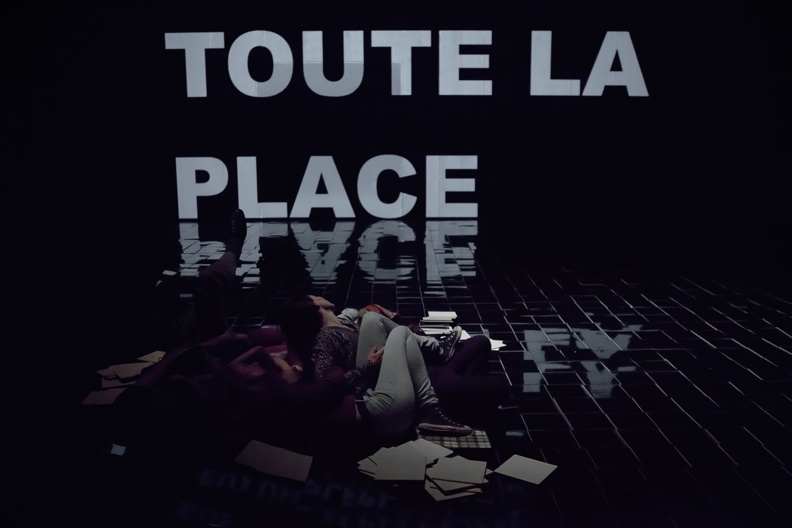 Place — scénographie et lumière : Florian Leduc. Mise en scène : Adina Secretan, 2016. Photo 5 sur 8.