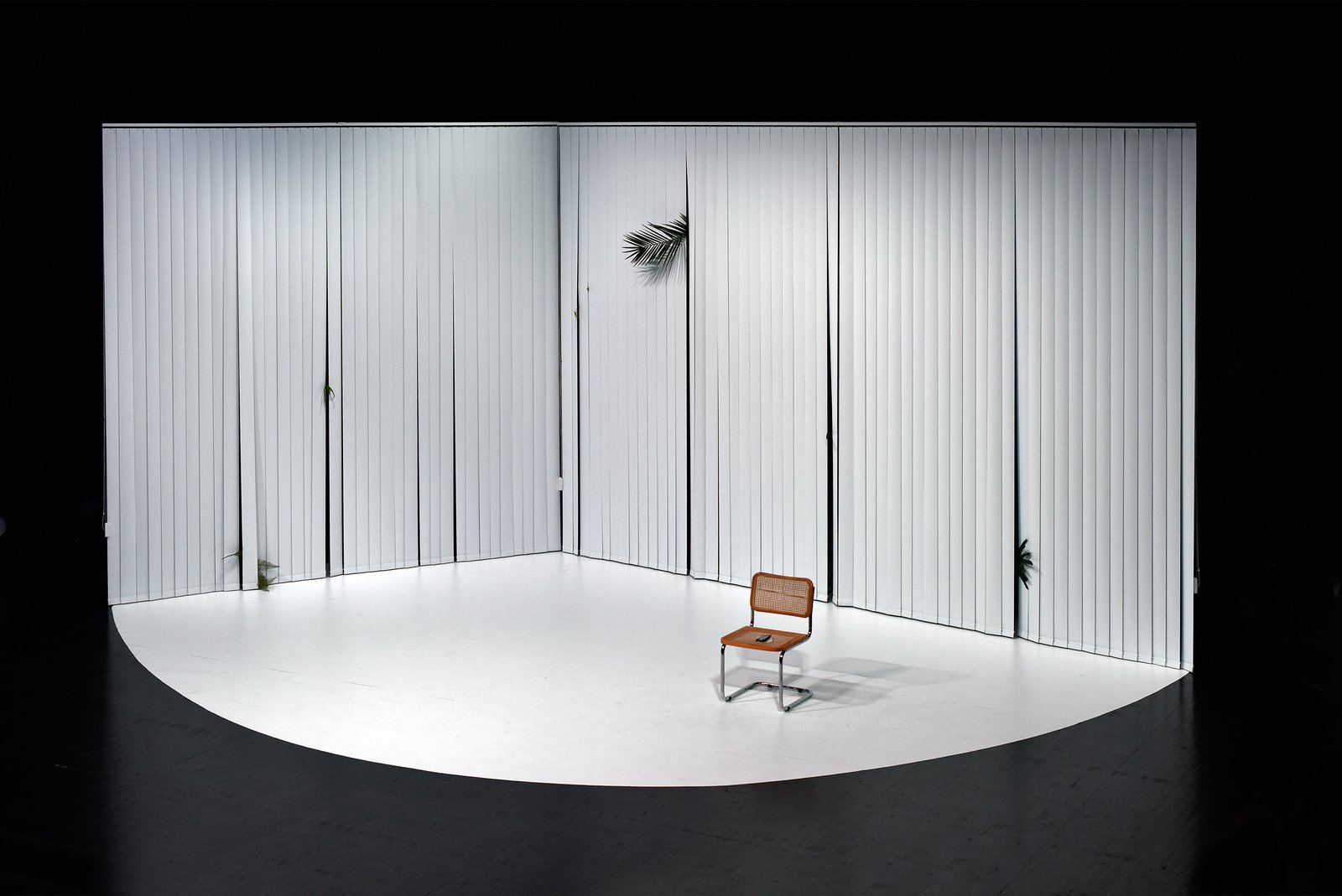 Rencontre avec Pierre Pica — set & lighting design by Florian Leduc, directed by Émilie Rousset, 2018, photo 2 of 10