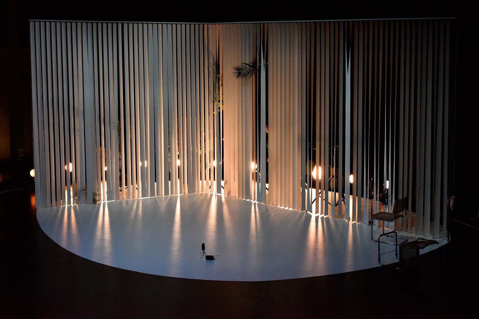 Rencontre avec Pierre Pica — set & lighting design by Florian Leduc, directed by Émilie Rousset, 2018, photo 10 of 10