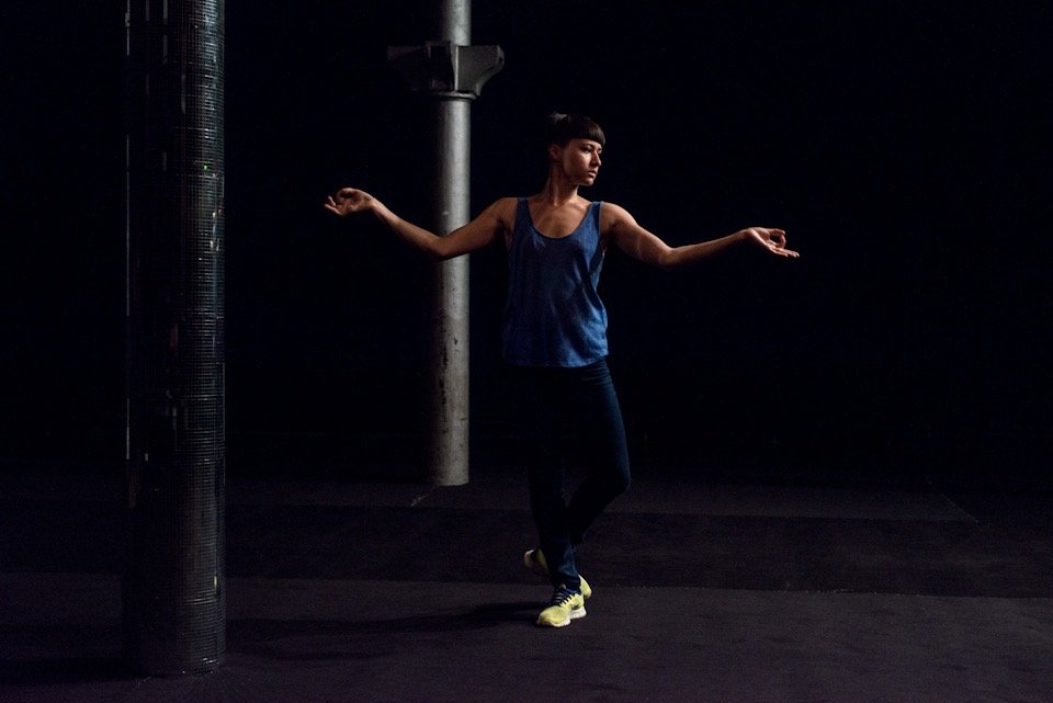 Sa prière — scénographie et lumière : Florian Leduc. Mise en scène : Malika Djardi, 2014. Photo 2 sur 4.
