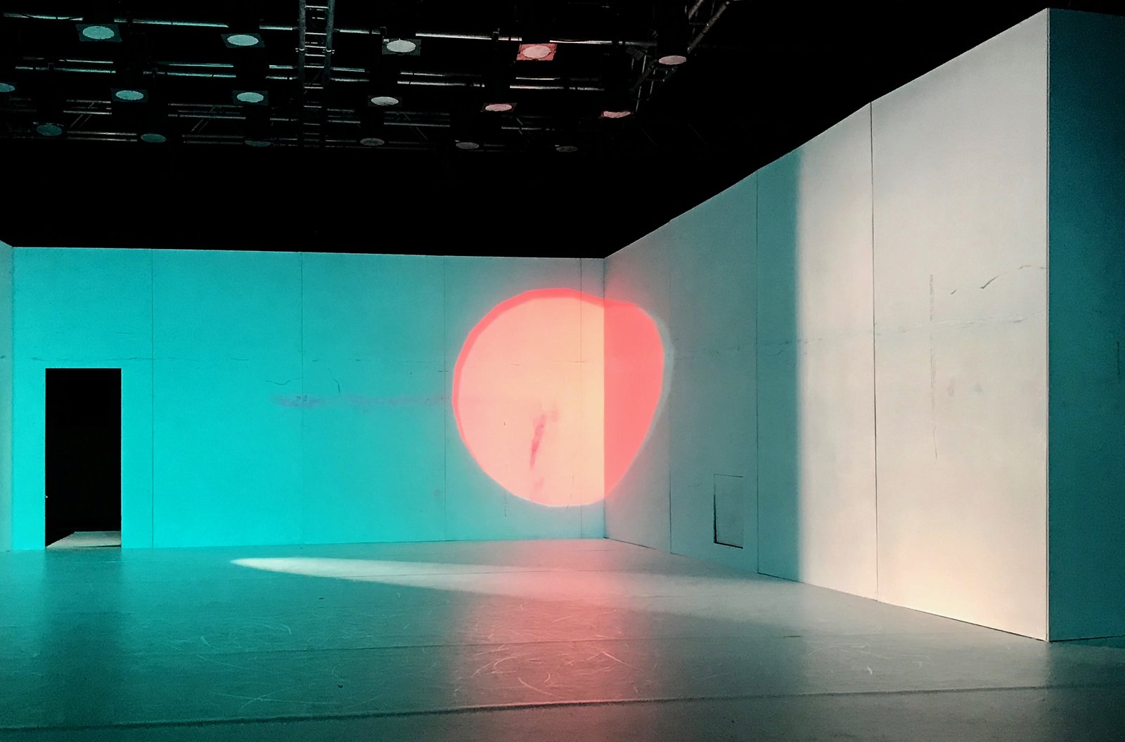 Scruffy Shot — lumière : Florian Leduc. Mise en scène : Pauline Brun, 2018. Photo 1 sur 4.