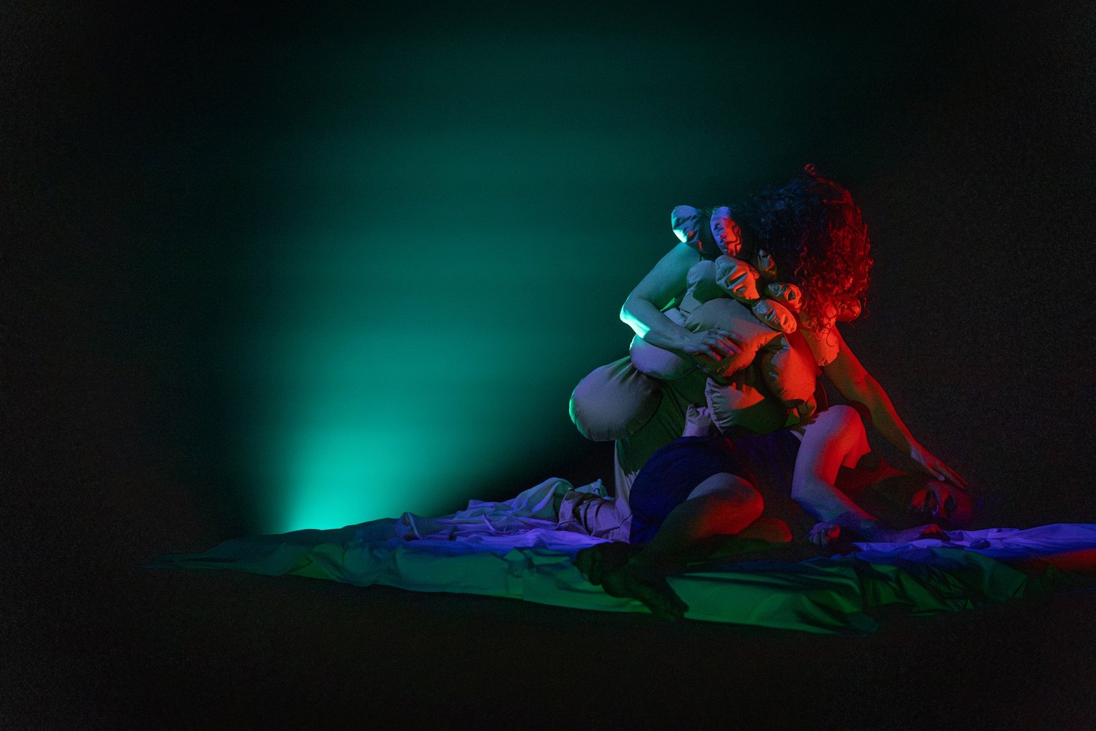 Tabou — lumière : Florian Leduc. Mise en scène : Jean-Daniel Piguet, 2026. Photo 3 sur 7.
