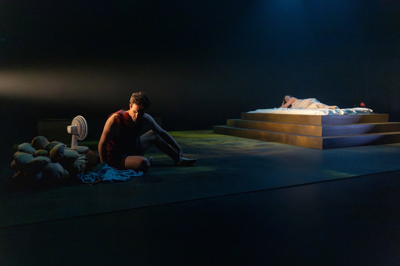 Tabou — lumière : Florian Leduc. Mise en scène : Jean-Daniel Piguet, 2026. Photo 6 sur 7.