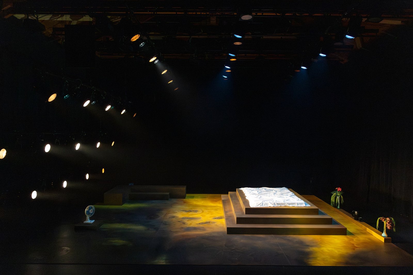 Tabou — lumière : Florian Leduc. Mise en scène : Jean-Daniel Piguet, 2026. Photo 1 sur 7.